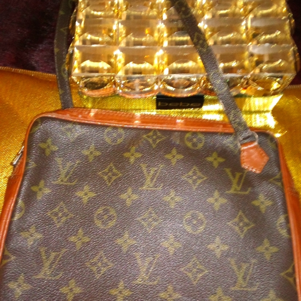 Louis Vuitton Authentic shoulder bag